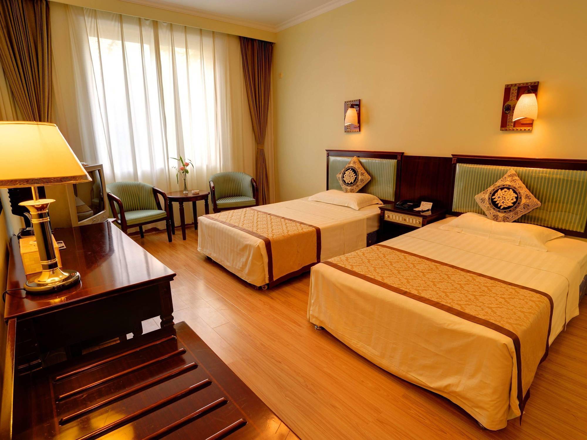 Sichuan Dragon Garden Hotel